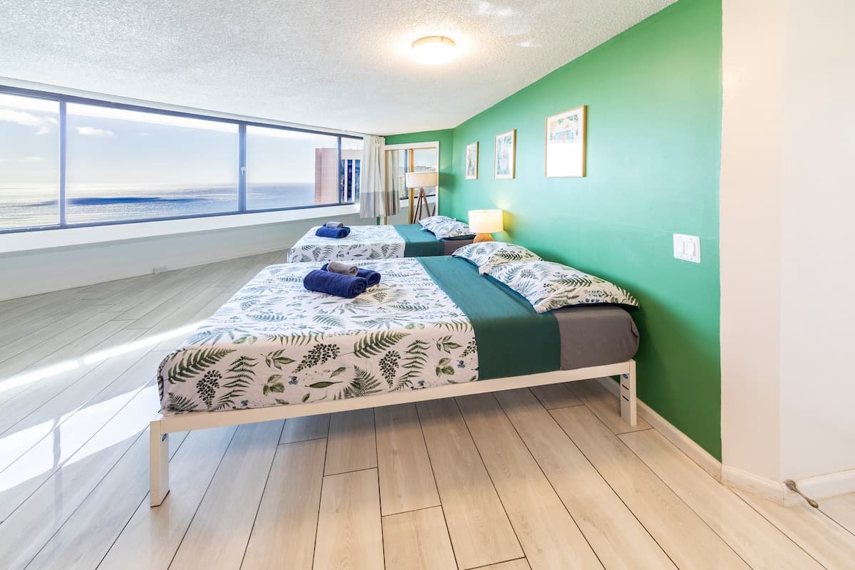 Condo in Honolulu · ★4.87 · 1 bedroom · 2 beds · 1 private bath - Photo 2