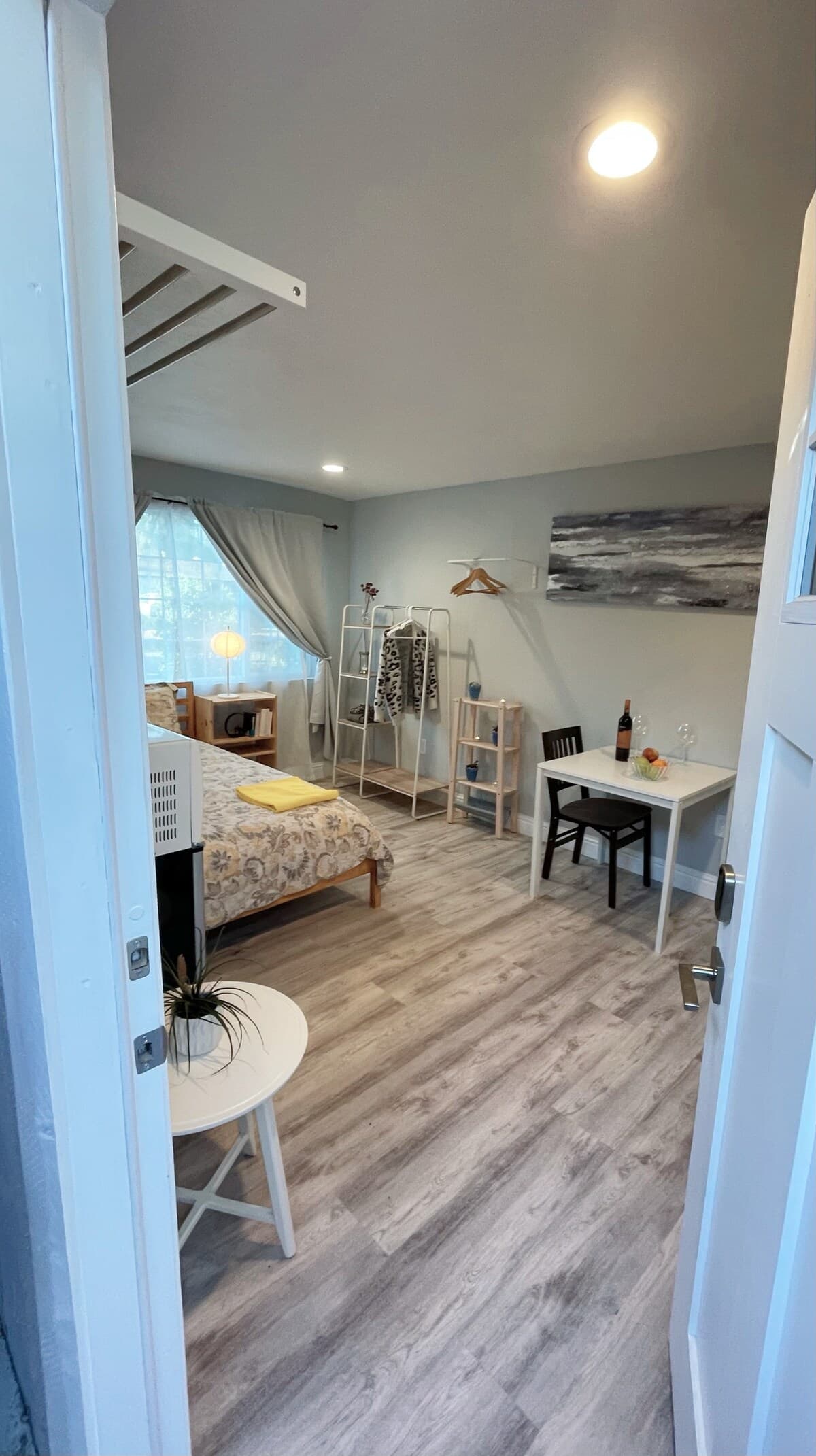 New studio, private entry, pet-friendly yard - Photo 3