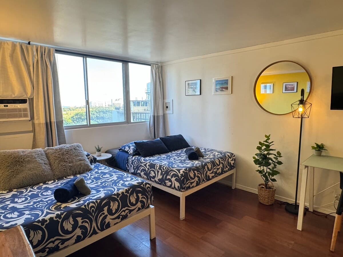 Condo in Honolulu · ★4.61 · 1 bedroom · 2 beds · 1 private bath - Photo 4