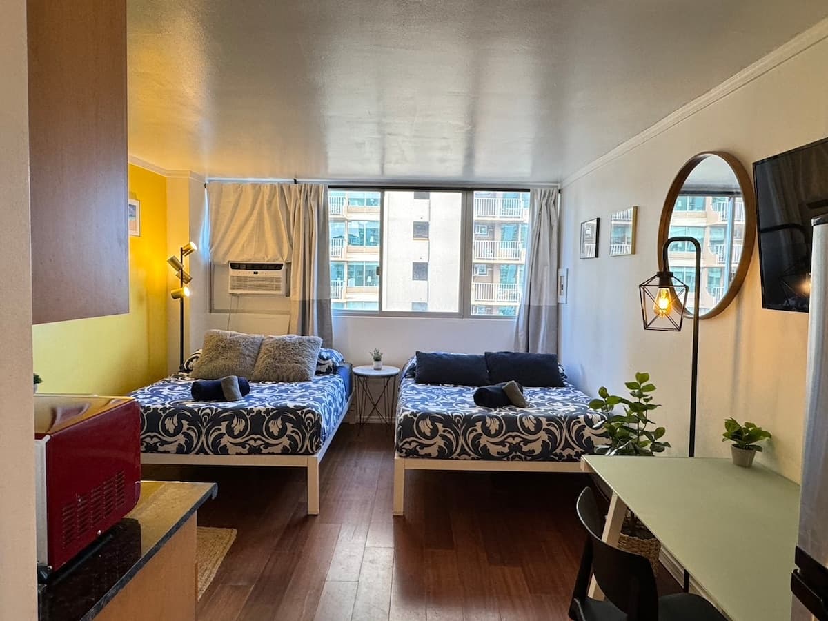 Condo in Honolulu · ★4.61 · 1 bedroom · 2 beds · 1 private bath - Photo 1