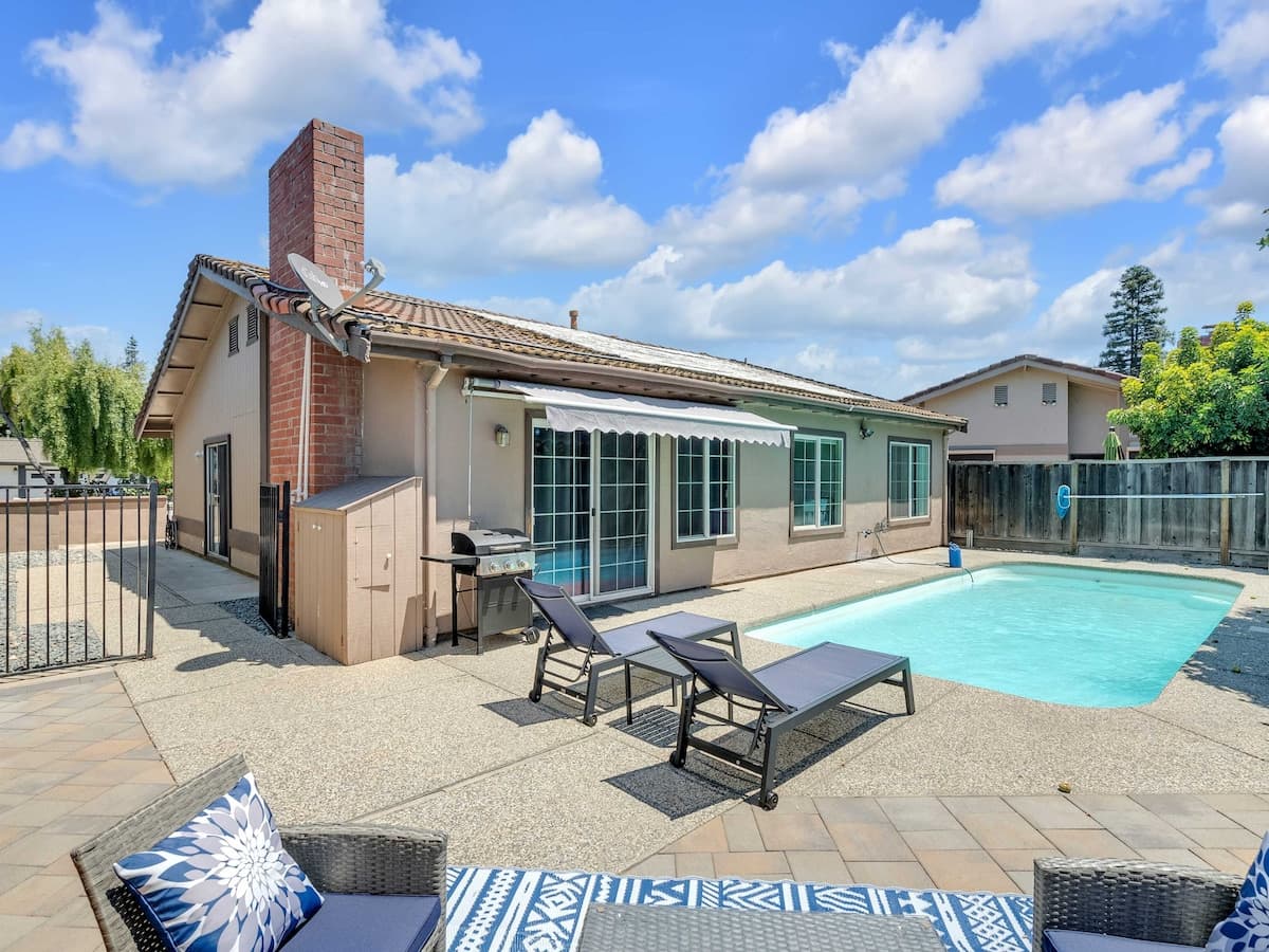 Private Pool & Games Family Retreat in San Jose - Photo 1