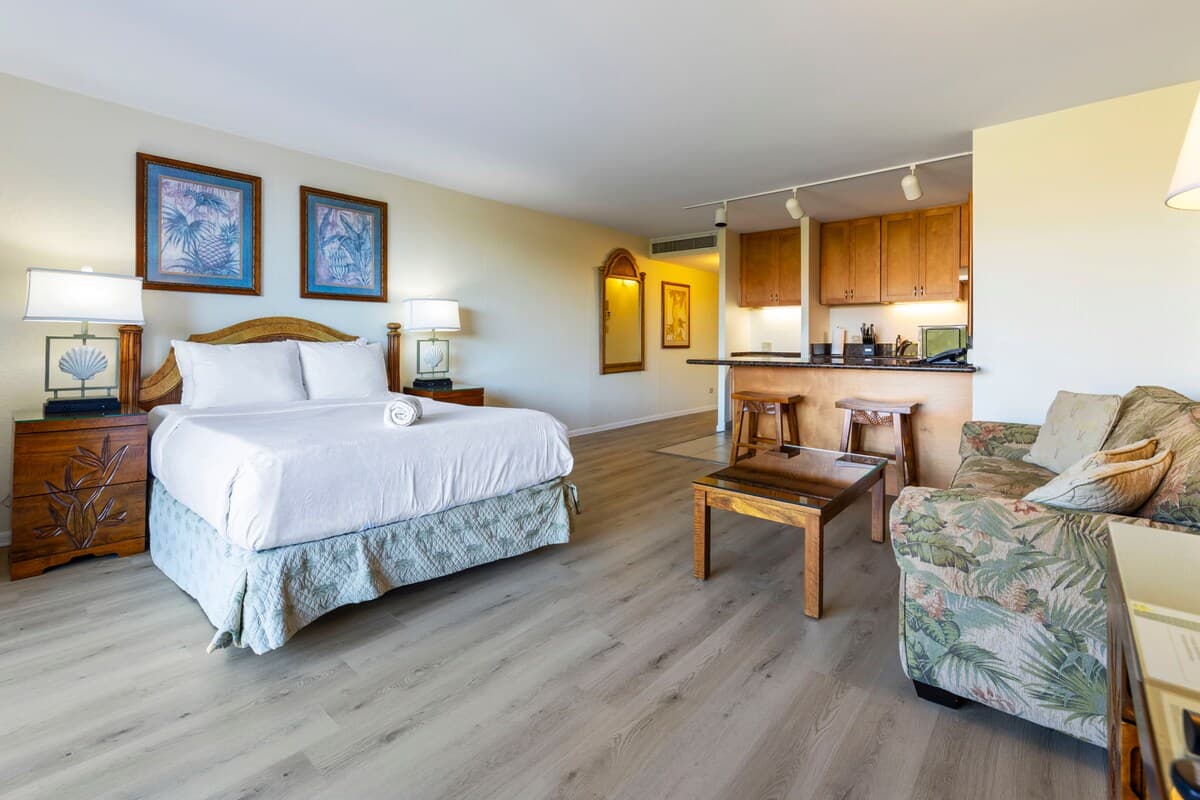 Condo in Lahaina · ★4.85 · Studio · 2 beds · 1 private bath - Photo 5
