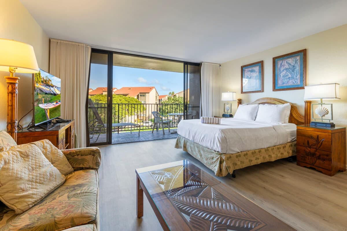 Condo in Lahaina · ★4.85 · Studio · 2 beds · 1 private bath - Photo 3