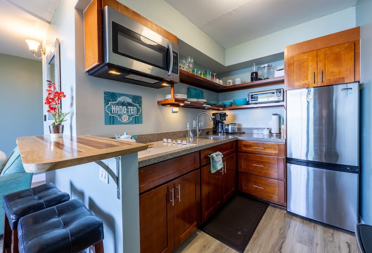 Condo in Lahaina · ★4.94 · 1 bedroom · 1 bed · 1 private bath - Photo 4