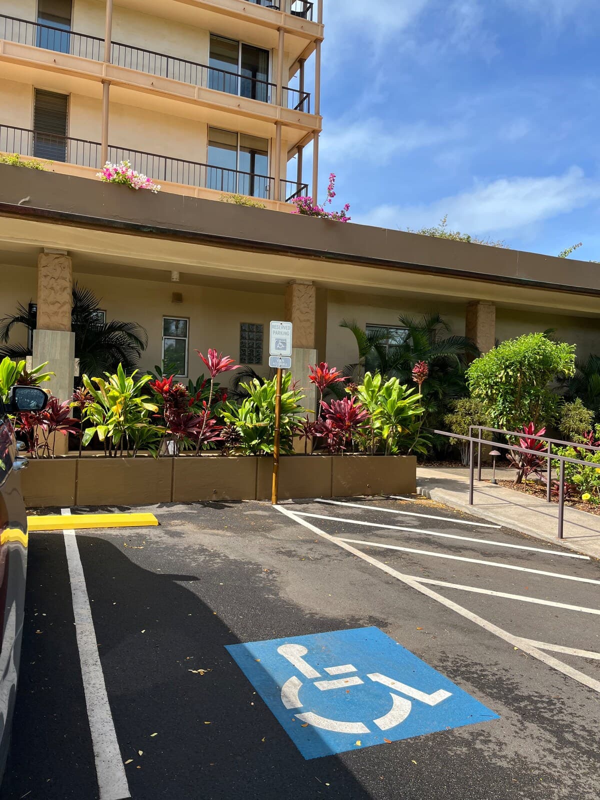 Resort in Lahaina · ★5.0 · 1 bedroom · 2 beds · 1 private bath - Photo 1