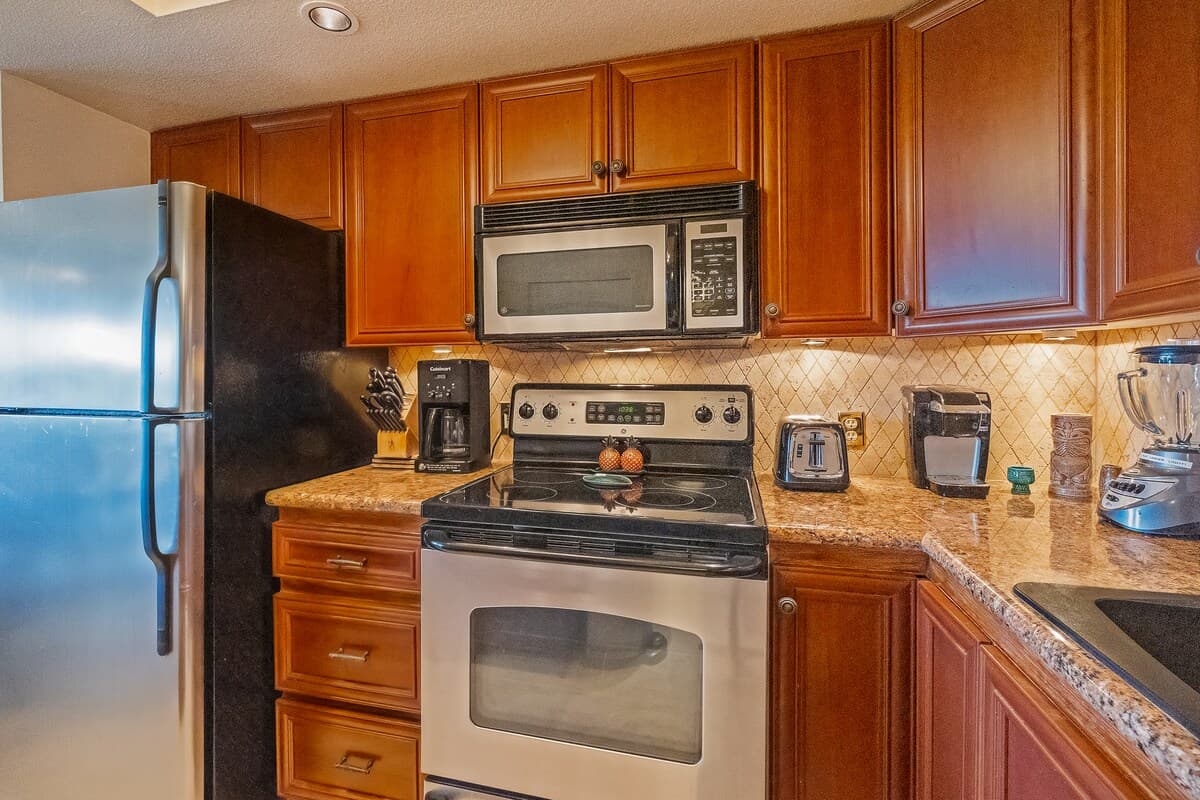Condo in Kihei · ★4.9 · 1 bedroom · 1 bed · 2 baths - Photo 5
