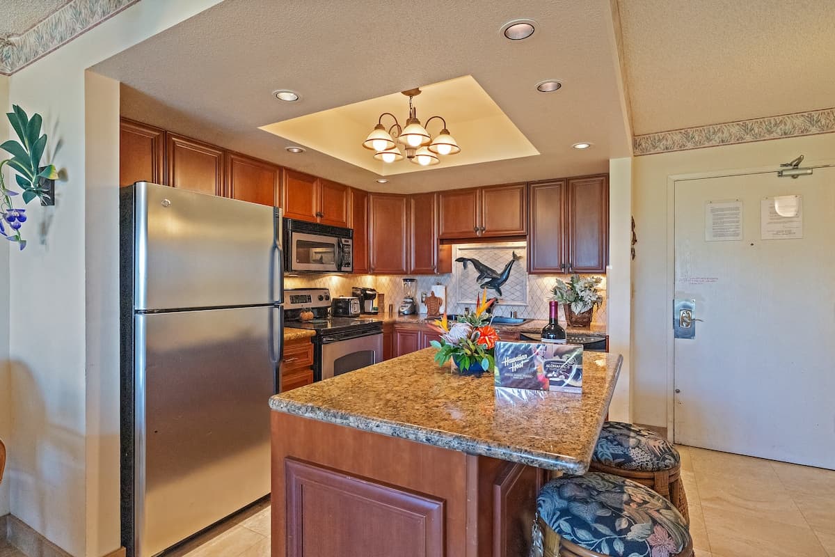 Condo in Kihei · ★4.9 · 1 bedroom · 1 bed · 2 baths - Photo 4