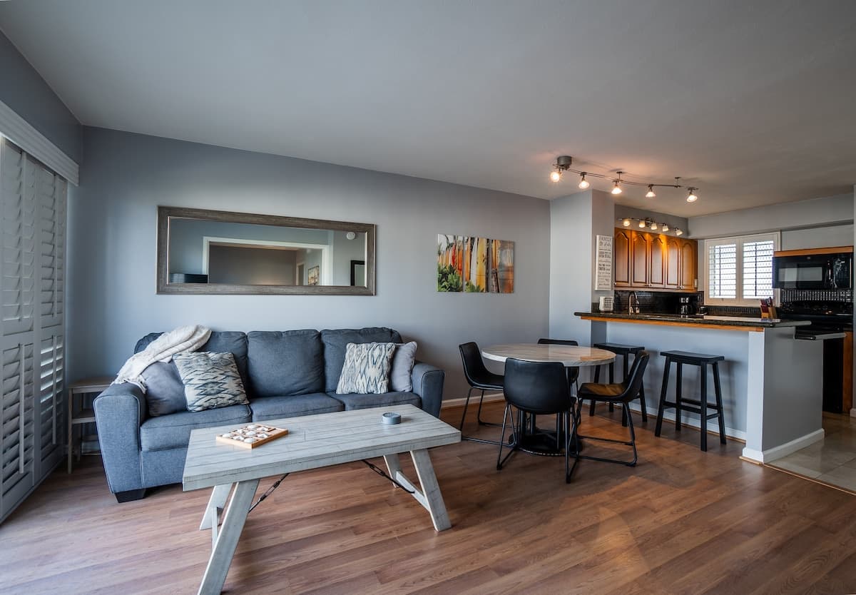 Condo in Honolulu · ★4.62 · 2 bedrooms · 3 beds · 1 private bath - Photo 5