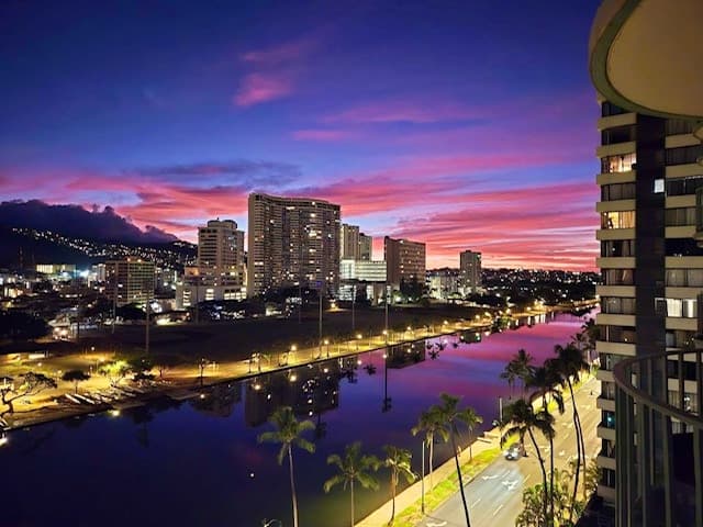 Condo in Honolulu · ★4.62 · 2 bedrooms · 3 beds · 1 private bath - Photo 4