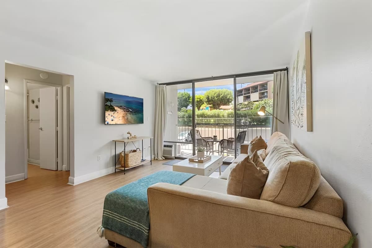 Condo in Kihei · ★4.69 · 2 bedrooms · 2 beds · 2 private baths - Photo 3