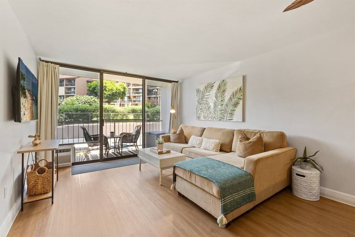 Condo in Kihei · ★4.69 · 2 bedrooms · 2 beds · 2 private baths - Photo 4