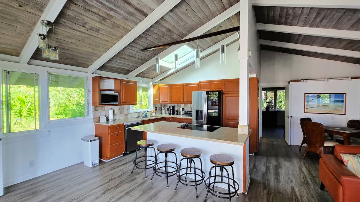 Home in Kailua-Kona · ★5.0 · 3 bedrooms · 6 beds · 2 private baths - Photo 5