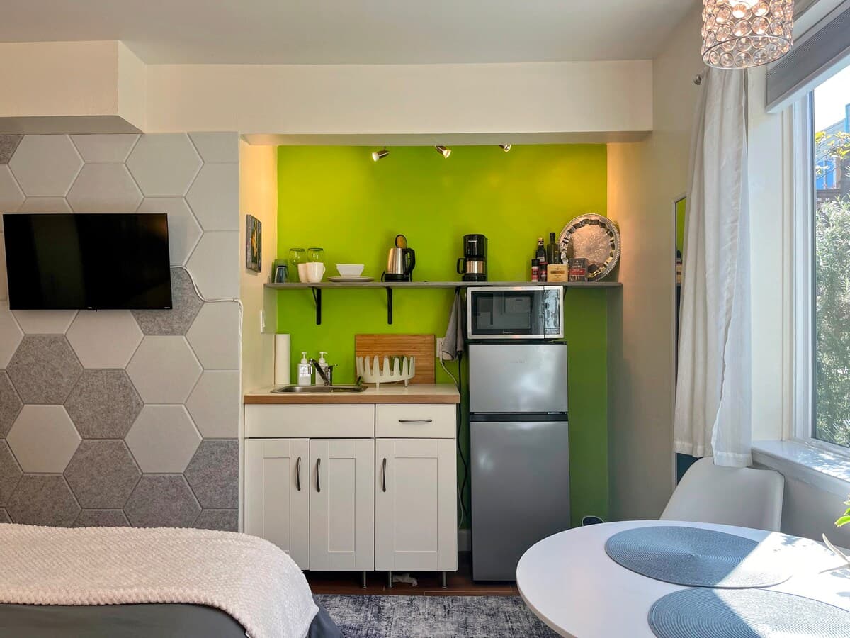 Artist's garden retreat and spa - Photo 2