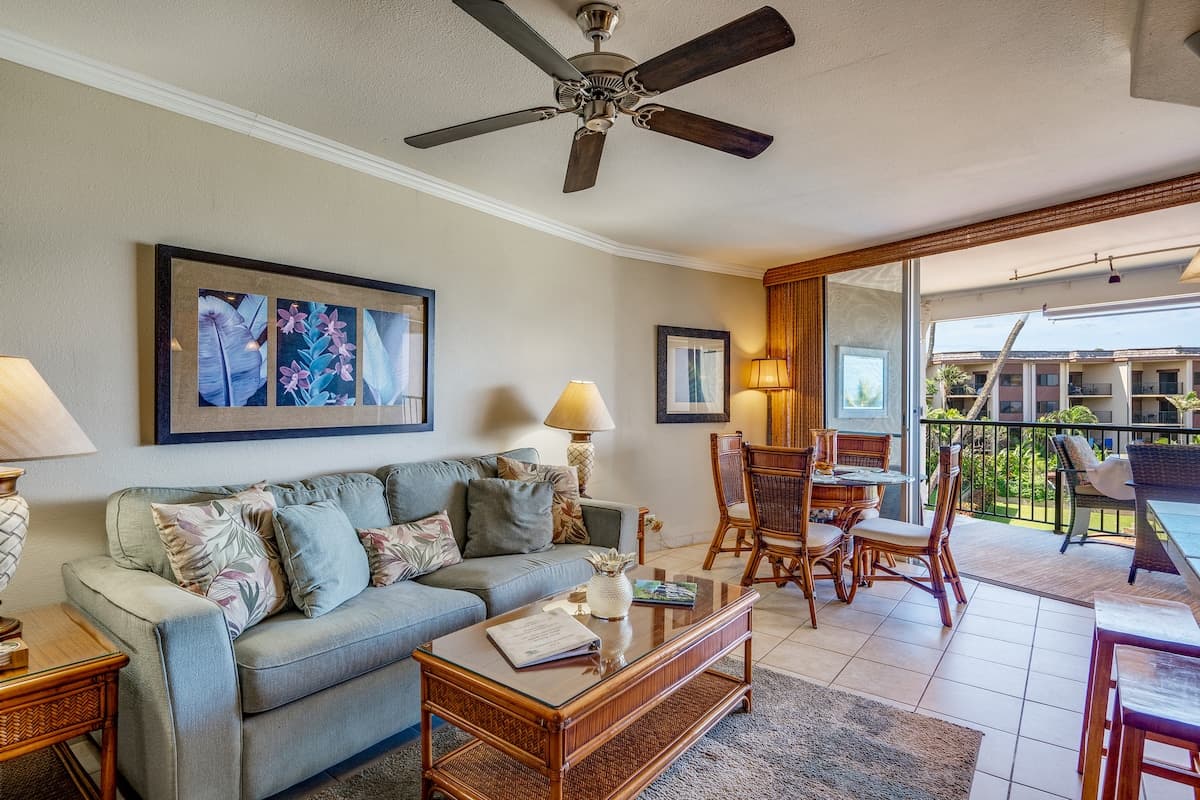 Condo in Lahaina · ★4.89 · 1 bedroom · 2 beds · 1 bath - Photo 3
