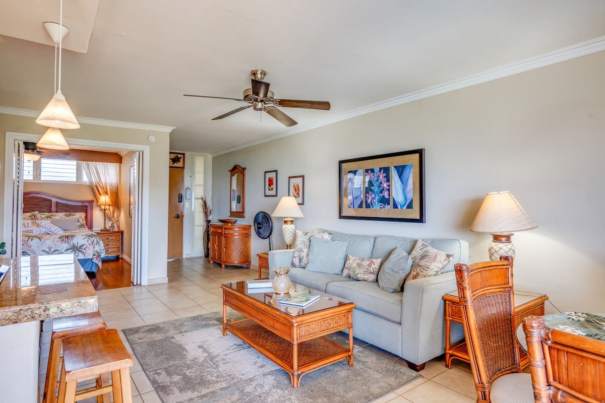 Condo in Lahaina · ★4.89 · 1 bedroom · 2 beds · 1 bath - Photo 4