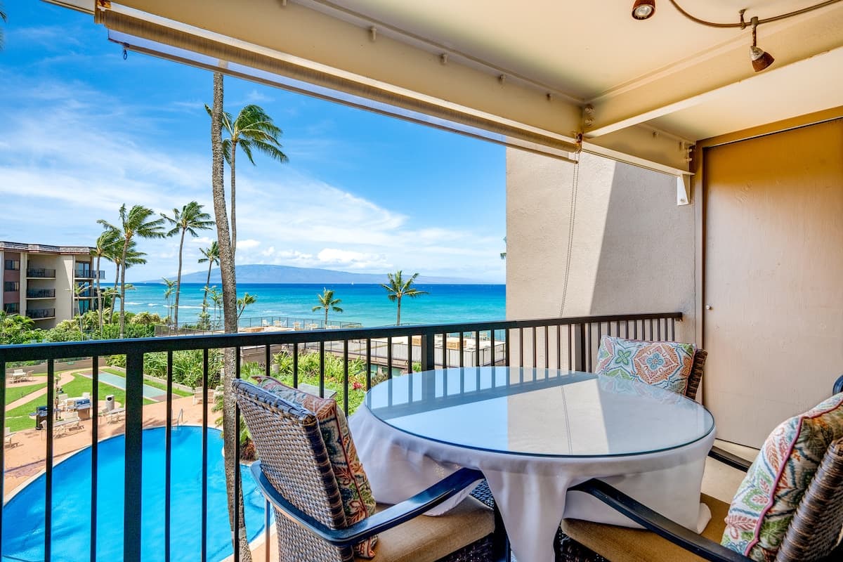 Condo in Lahaina · ★4.89 · 1 bedroom · 2 beds · 1 bath - Photo 1