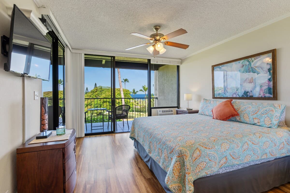 Condo in Kailua-Kona · ★5.0 · 2 bedrooms · 2 beds · 2 private baths - Photo 2