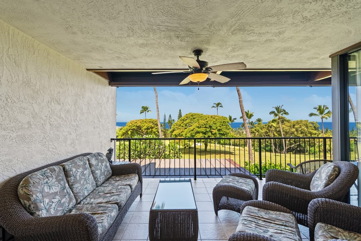 Condo in Kailua-Kona · ★5.0 · 2 bedrooms · 2 beds · 2 private baths - Photo 1