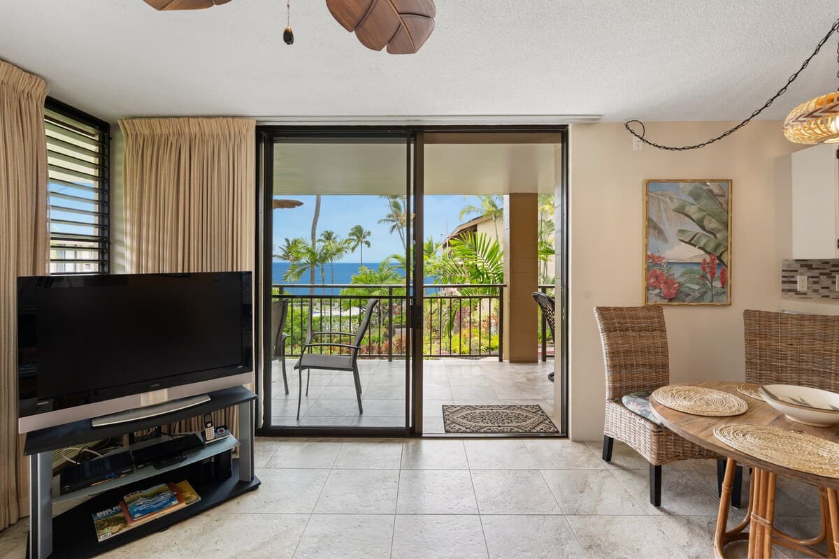 Condo in Kailua-Kona · ★5.0 · 2 bedrooms · 3 beds · 2 private baths - Photo 3