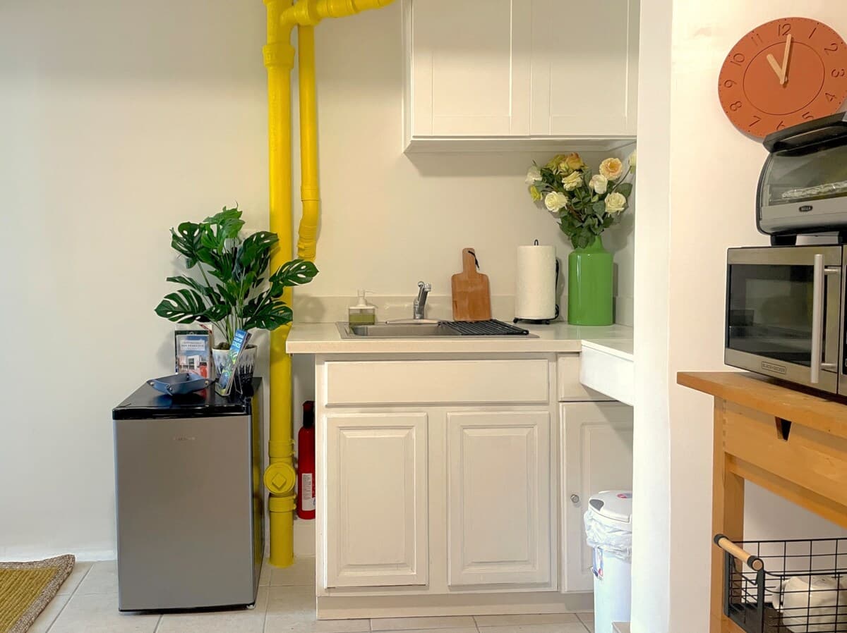 Urban Spacious Hideaway - 2BR 2BA - Photo 2