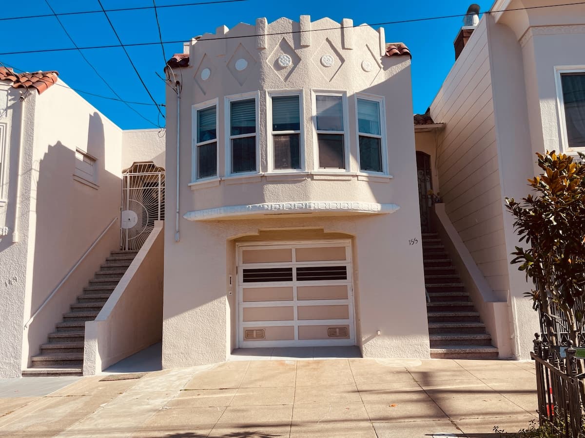 Urban Spacious Hideaway - 2BR 2BA - Photo 1
