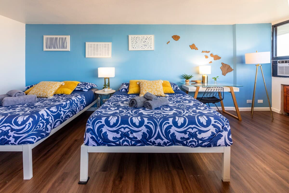 Condo in Honolulu · ★4.43 · 1 bedroom · 2 beds · 1 private bath - Photo 4