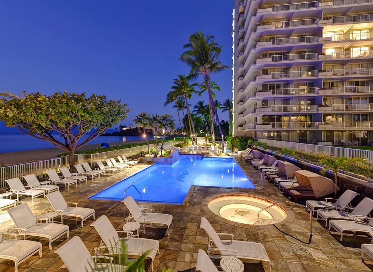 Condo in Lahaina · ★4.8 · 1 bedroom · 2 beds · 2 baths - Photo 4