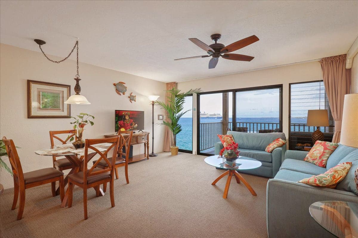 Direct oceanfront condo with AC @ Sea Village - Photo 3