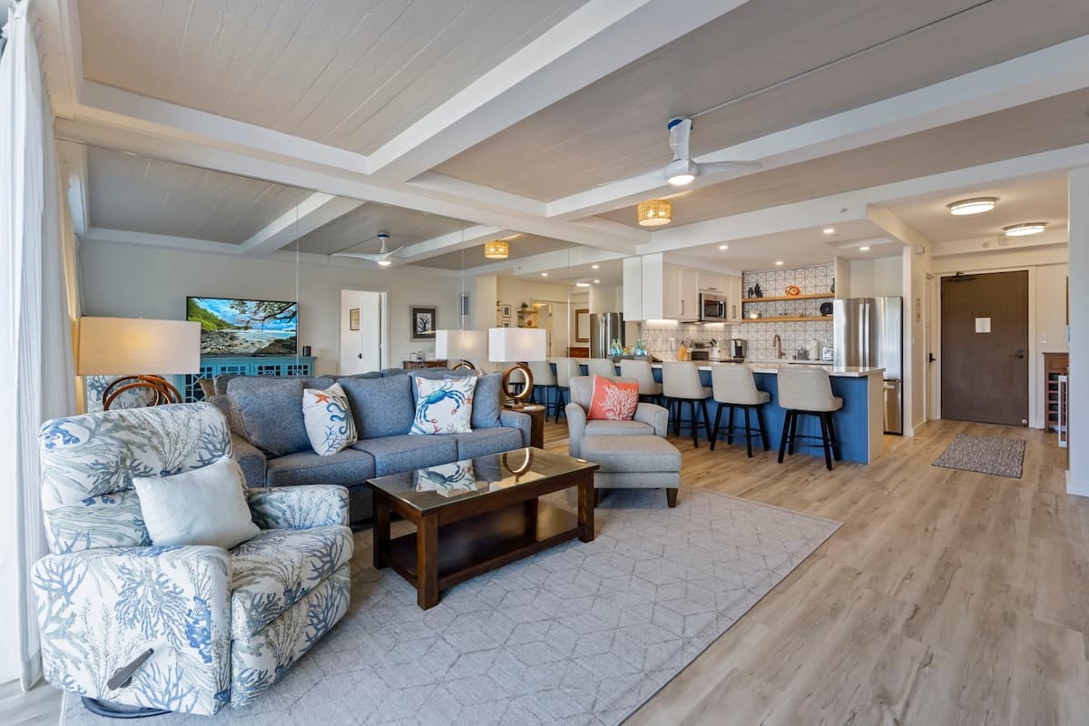 Condo in Lahaina · ★5.0 · 1 bedroom · 2 beds · 2 baths - Photo 3