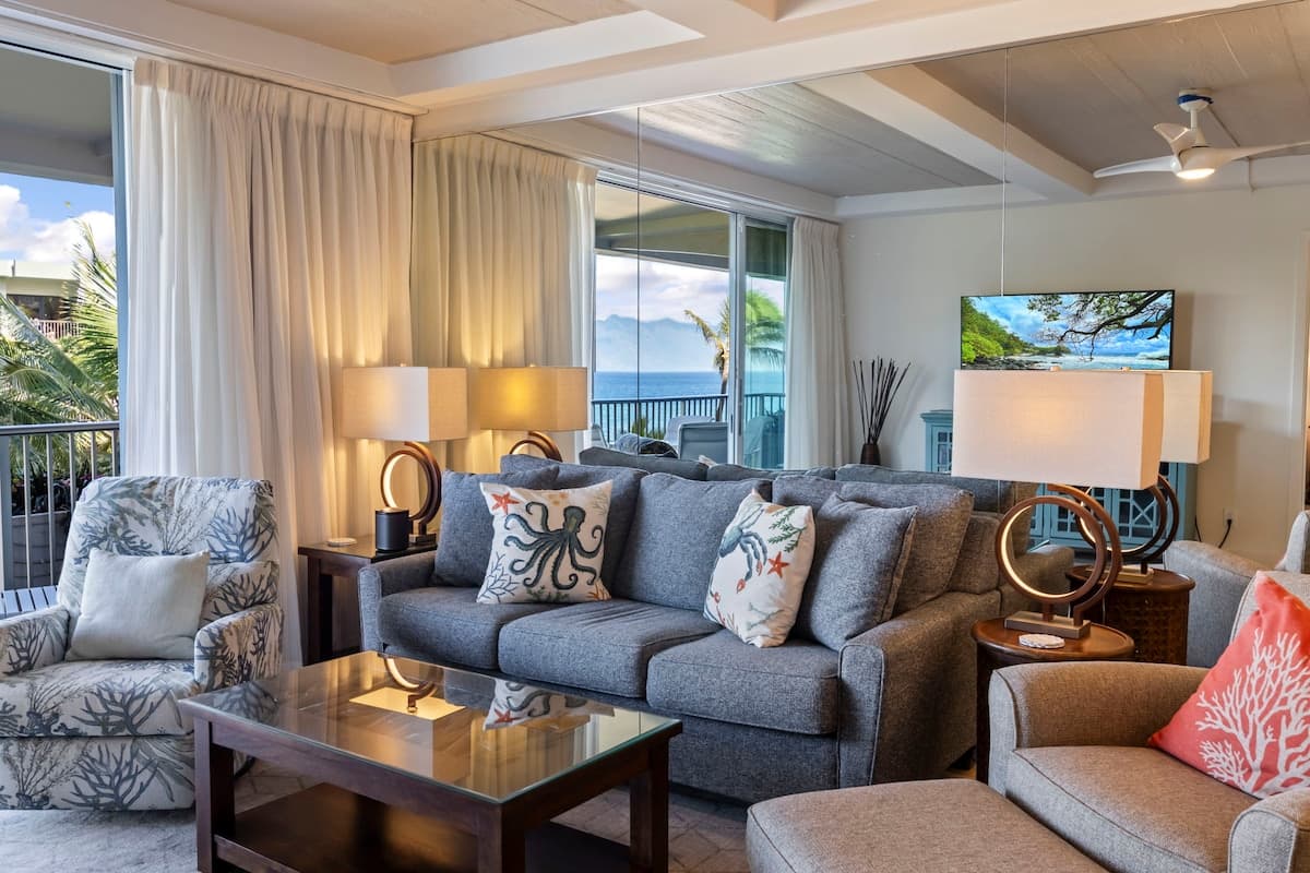 Condo in Lahaina · ★5.0 · 1 bedroom · 2 beds · 2 baths - Photo 5