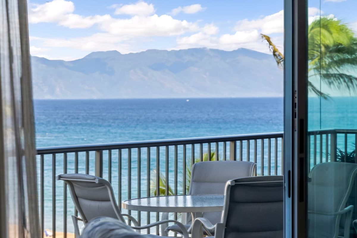 Condo in Lahaina · ★5.0 · 1 bedroom · 2 beds · 2 baths - Photo 1