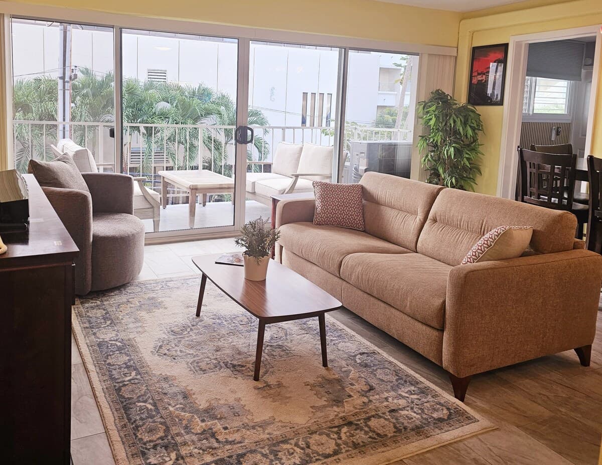 Sleep 6 Full Kitchen Free Parking 1 Block to Beach - Photo 3
