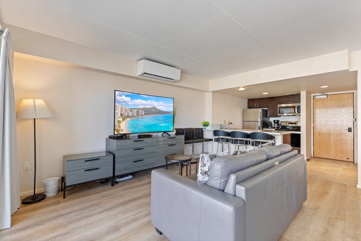 Hotel in Honolulu · ★4.8 · 1 bedroom · 3 beds · 1 private bath - Photo 1