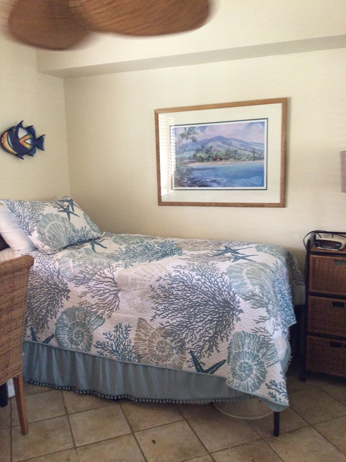 Oceanview 2/2 Top Floor A/C Close to Everything! - Photo 2