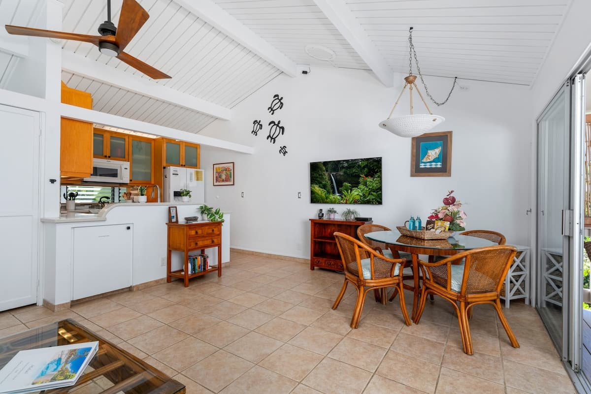Townhouse in Kailua-Kona · ★4.86 · 1 bedroom · 2 beds · 1 bath - Photo 5