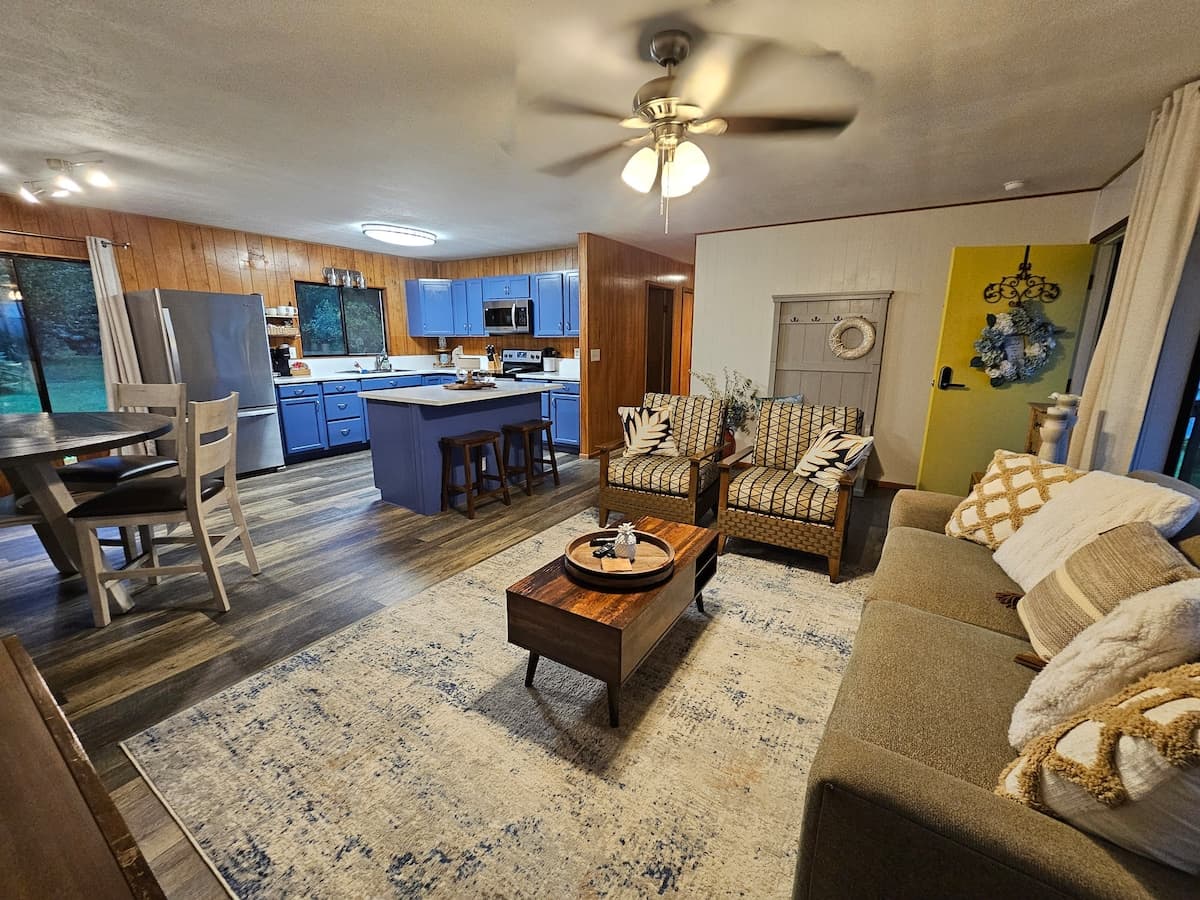 Home in Keaau · ★4.99 · 3 bedrooms · 5 beds · 2 shared baths - Photo 2