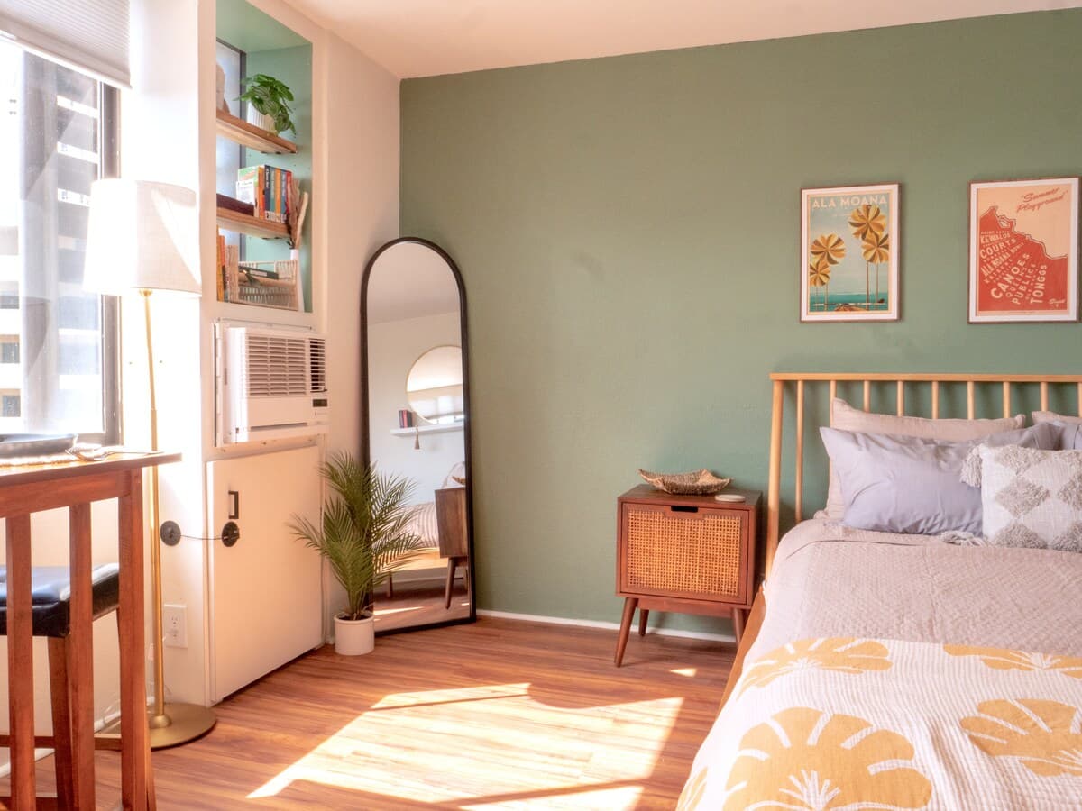 Condo in Honolulu · ★4.83 · Studio · 1 bed · 1 shared bath - Photo 2