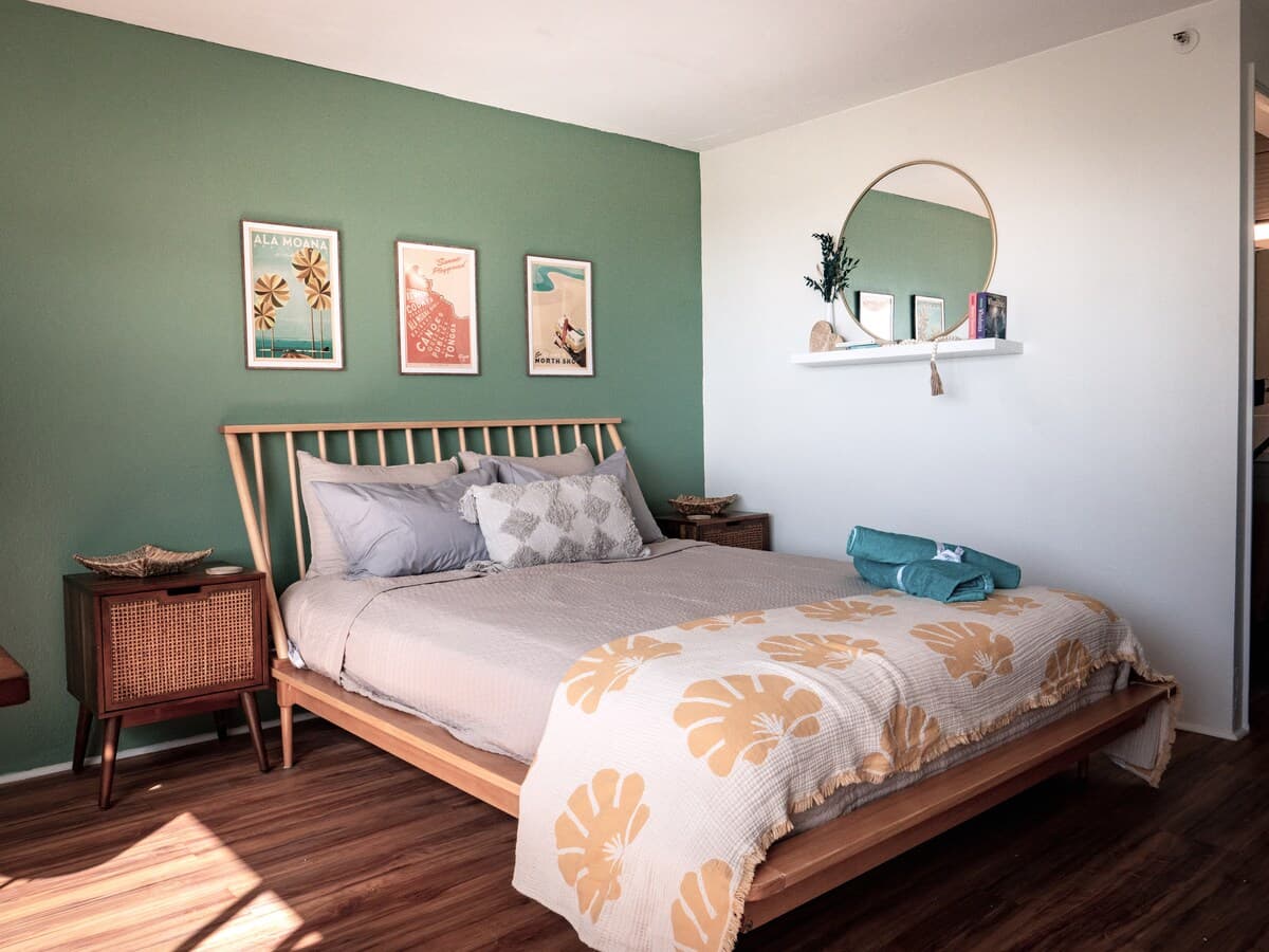 Condo in Honolulu · ★4.83 · Studio · 1 bed · 1 shared bath - Photo 1