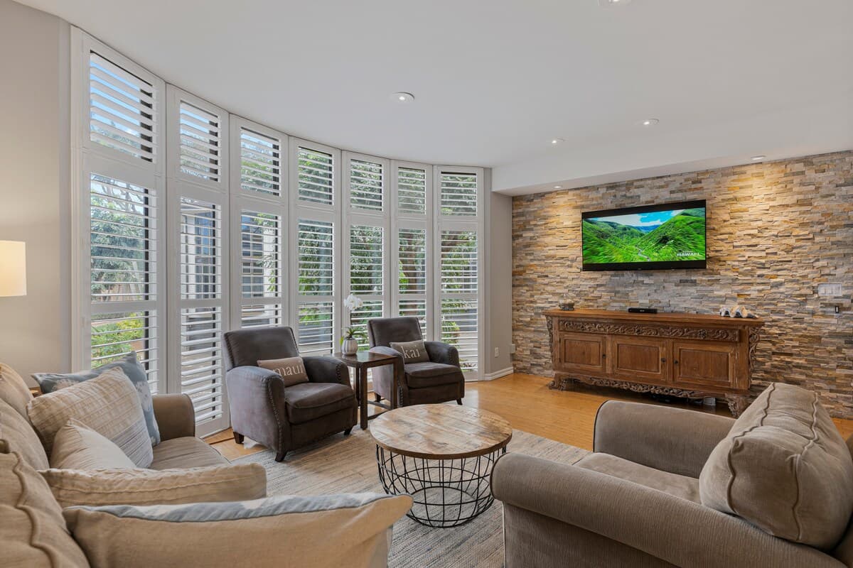 Townhouse in Lahaina · ★4.96 · 3 bedrooms · 5 beds · 2.5 private baths - Photo 3