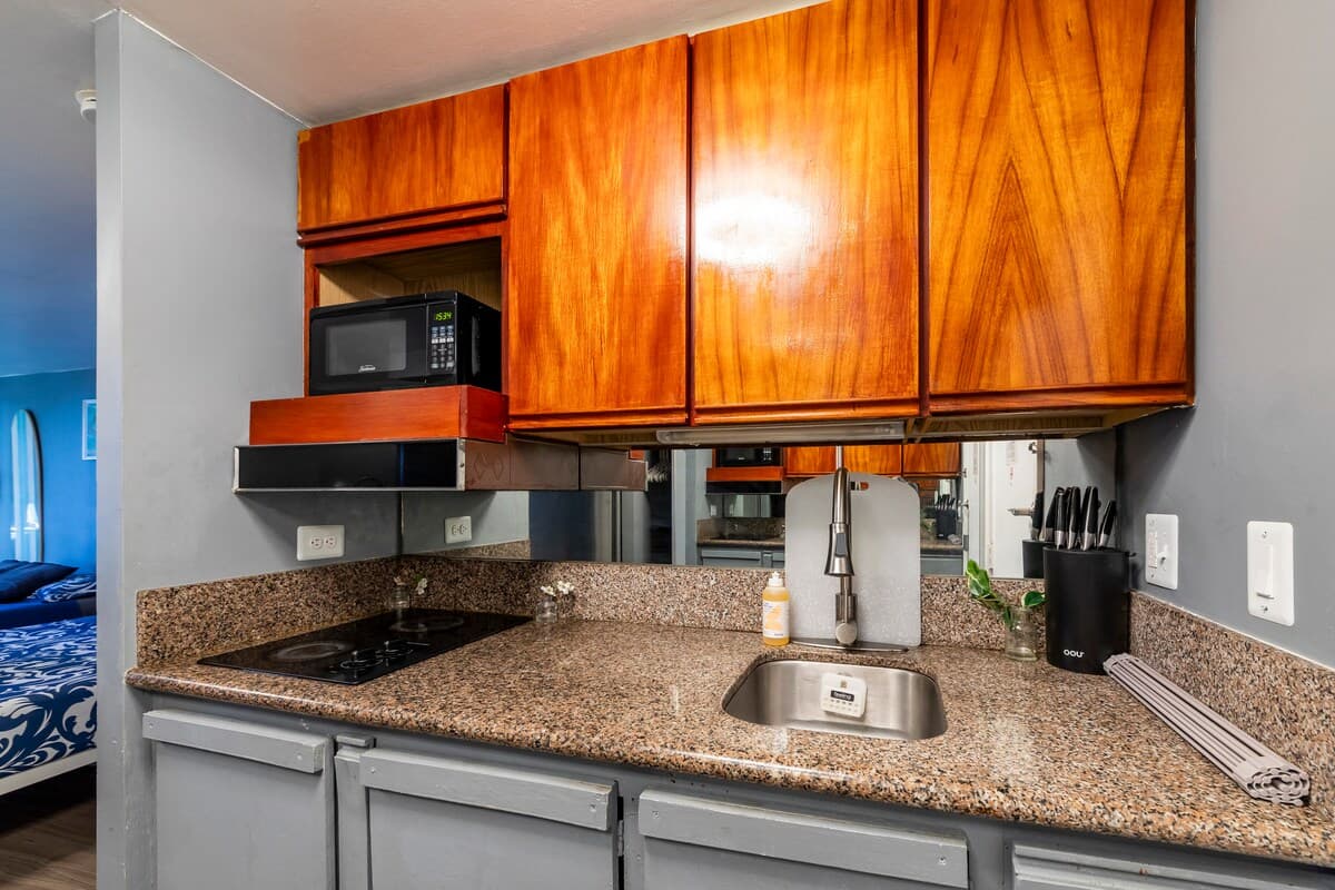 #Ocean view private studio W/free reserved parking - Photo 1