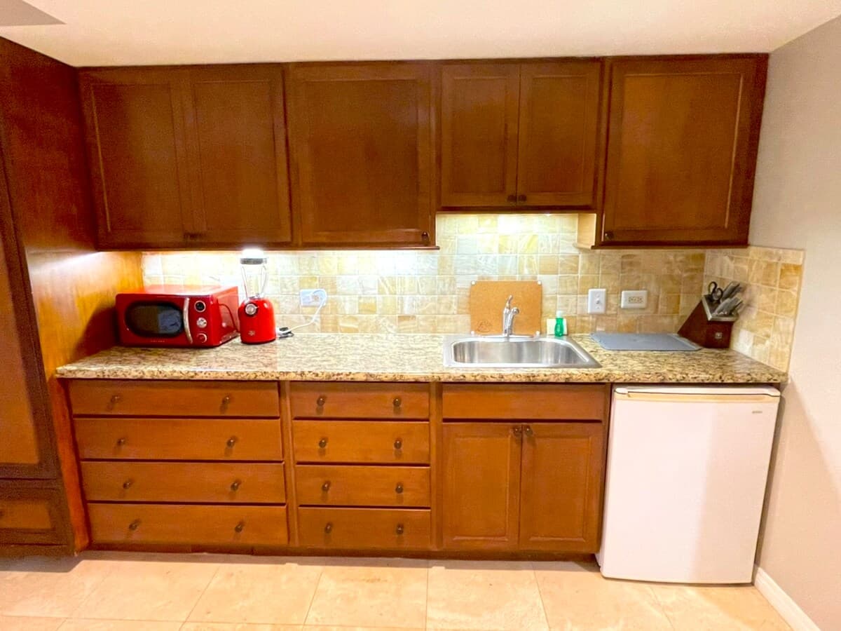 Condo in Honolulu · ★4.67 · Studio · 2 beds · 1 private bath - Photo 4