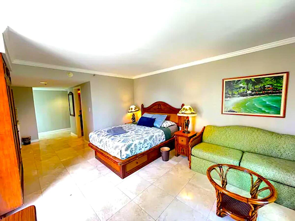 Condo in Honolulu · ★4.67 · Studio · 2 beds · 1 private bath - Photo 2