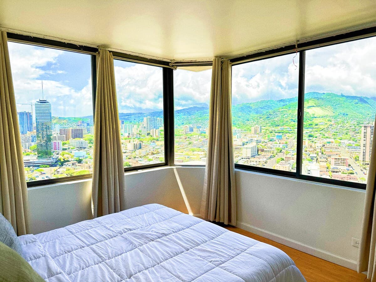 Waikiki Rare 31F Corner Studio w/ Mountain View - Photo 5