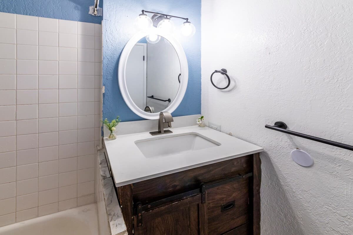 Condo in Honolulu · ★4.65 · Studio · 2 beds · 1 shared bath - Photo 4