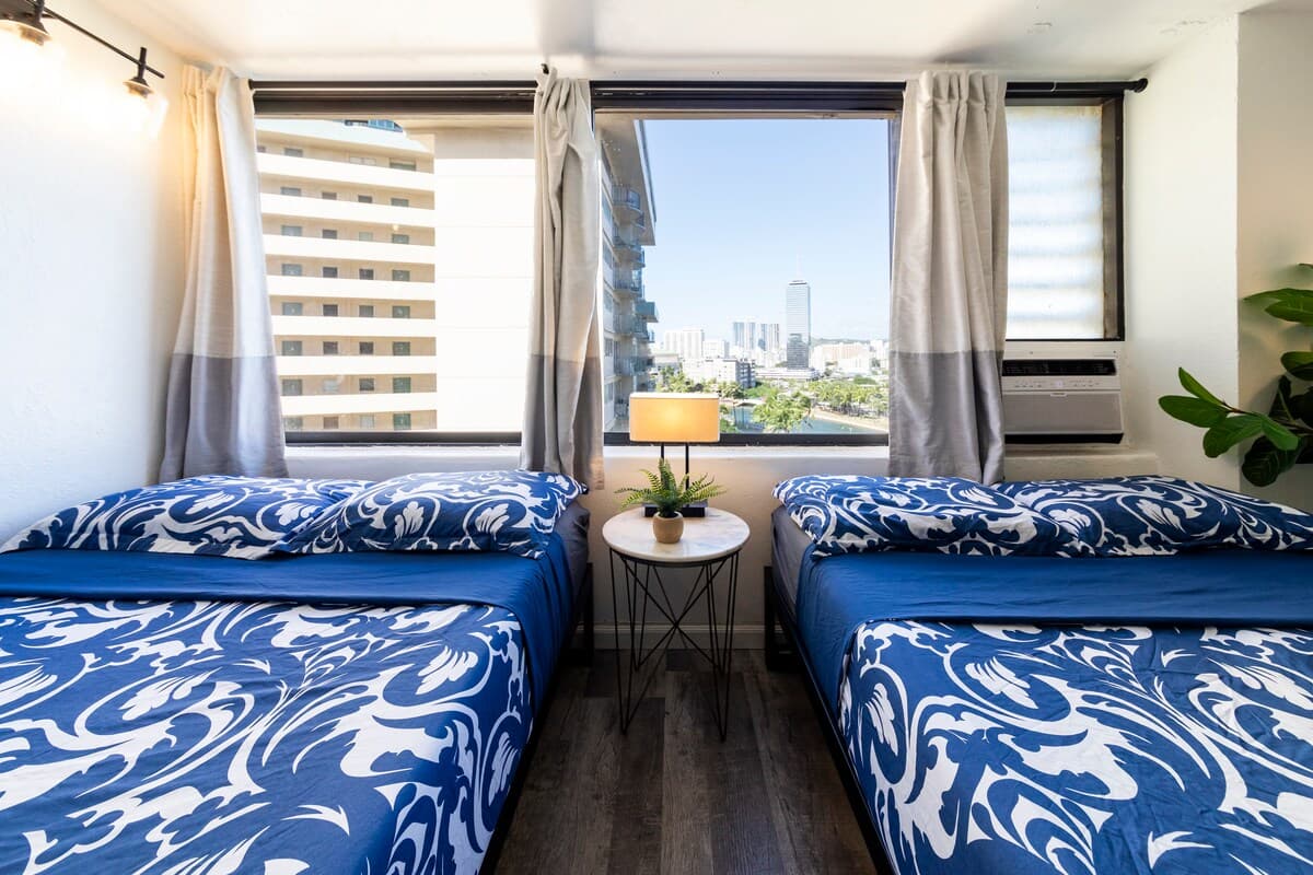 Condo in Honolulu · ★4.65 · Studio · 2 beds · 1 shared bath - Photo 2