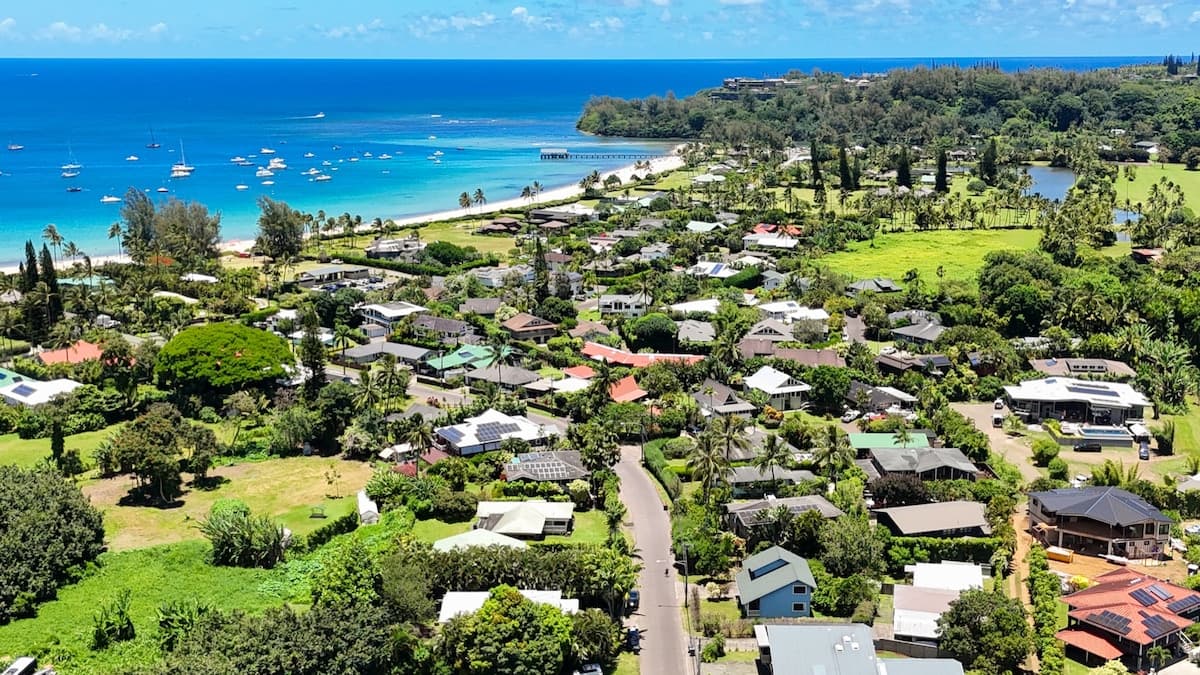 Home in Hanalei · ★4.87 · 5 bedrooms · 6 beds · 2 private baths - Photo 4