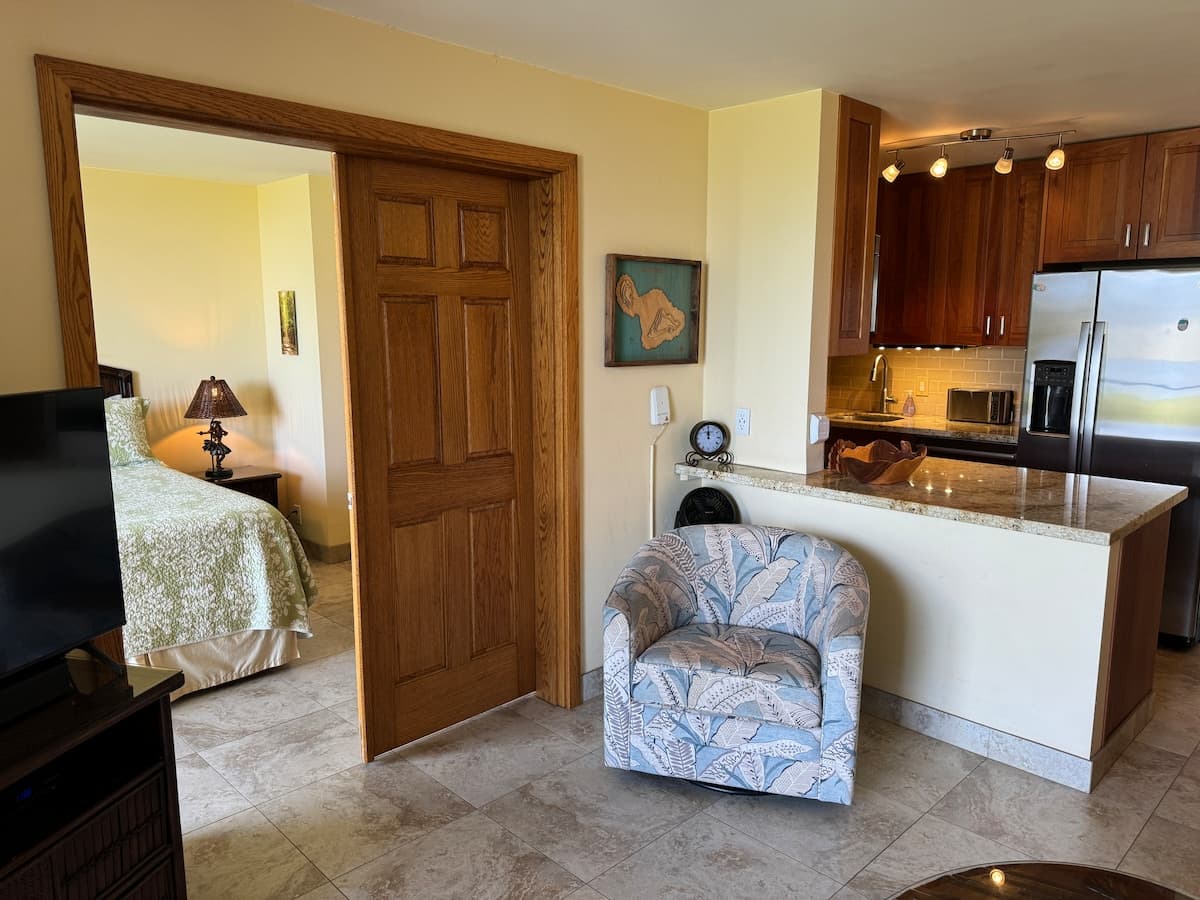 Stunning 2BD/2BA Oceanfront Condo - Photo 3