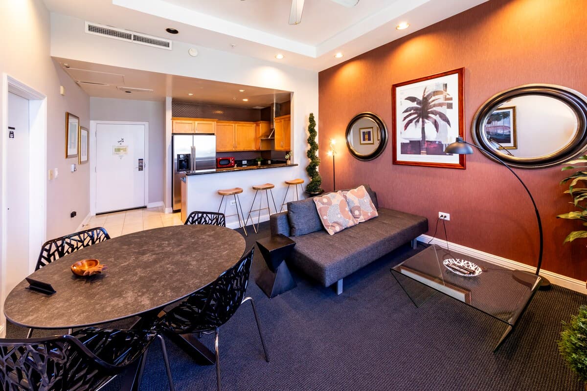 Condo in Honolulu · ★4.45 · 1 bedroom · 3 beds · 1 private bath - Photo 3