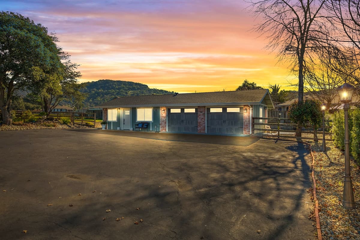 Gated Napa Estate, Two Homes, Hot Tub, Acre+ - Photo 2