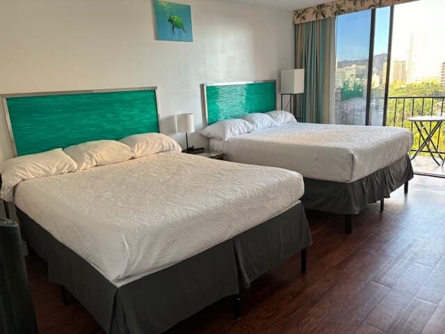Condo in Honolulu · ★4.63 · Studio · 2 beds · 1 shared bath - Photo 3